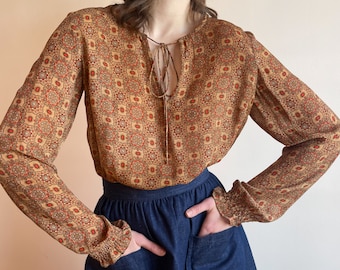 90s 00s Silk Mandala Print Silk Blouse Tie Front Keyhole Cut Out Long Sleeve Work Shirt Hippie Boho Ruched 70s Retro Top S