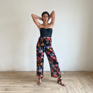 90s Sheer Floral Printed Pants High Waist Wide Leg Pants Noir Bright Flower Print Rouge Bleu Orange image 2