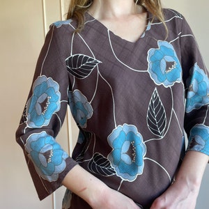 80s 90s Tulip Floral Printed Bell Sleeve Hippie Top Brown Silky Blouse V Neck Bias Cut Avant Garde Flower Blouse M