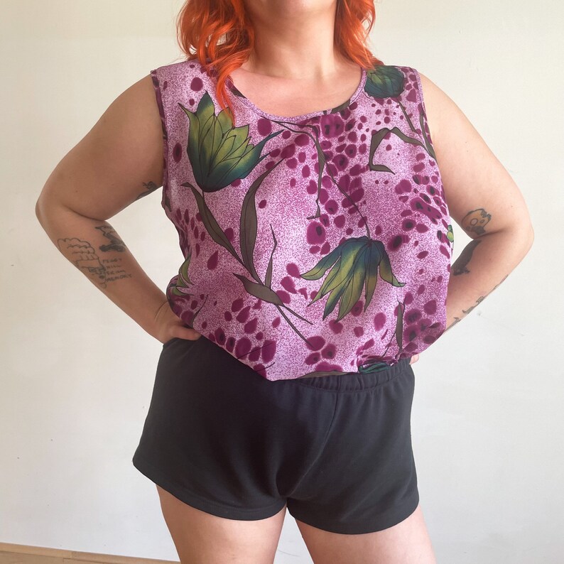 90s Blouse Printed Floral Tank Blouse Sheer Purple Airbrush Style Floral Green Print zdjęcie 8