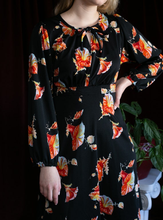 70s Tulip Floral Printed Hippie Dress Black & Ora… - image 10