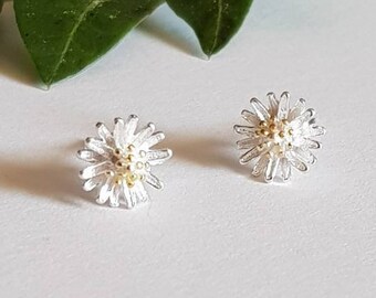 Daisy flower silver stud earrings