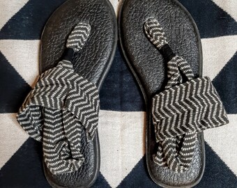 sanuk astroturf sandals