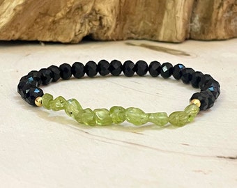 Green Peridot and Black Chinese Glass Crystal Beaded Bracelet