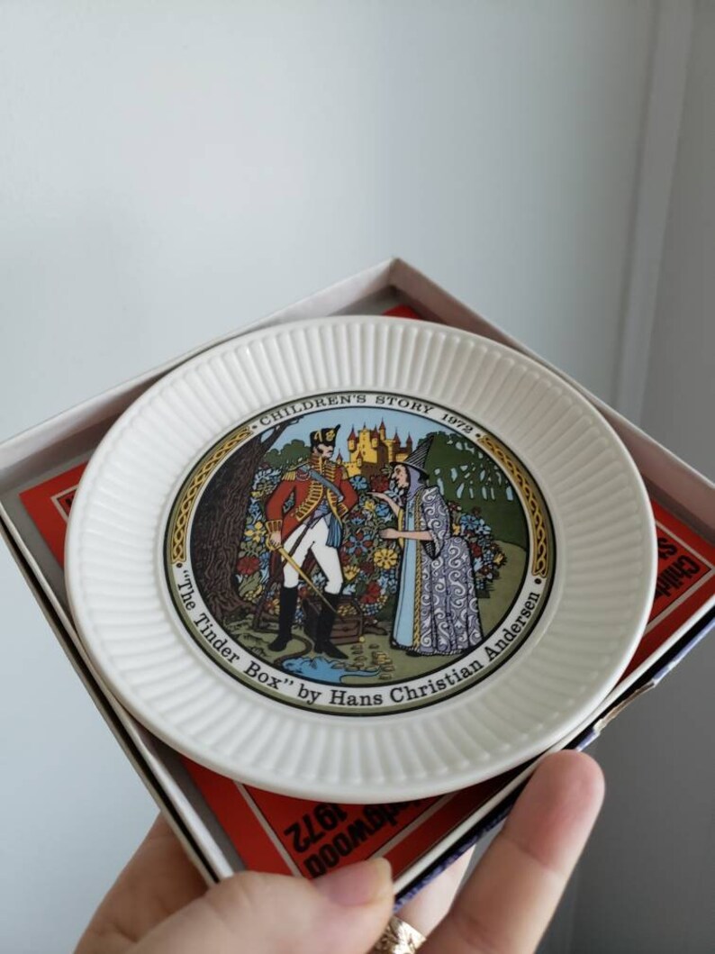 Children's Story The Tinder Box by Hans Christian Andersen Wedgwood Plate with Box, 1972 image 2