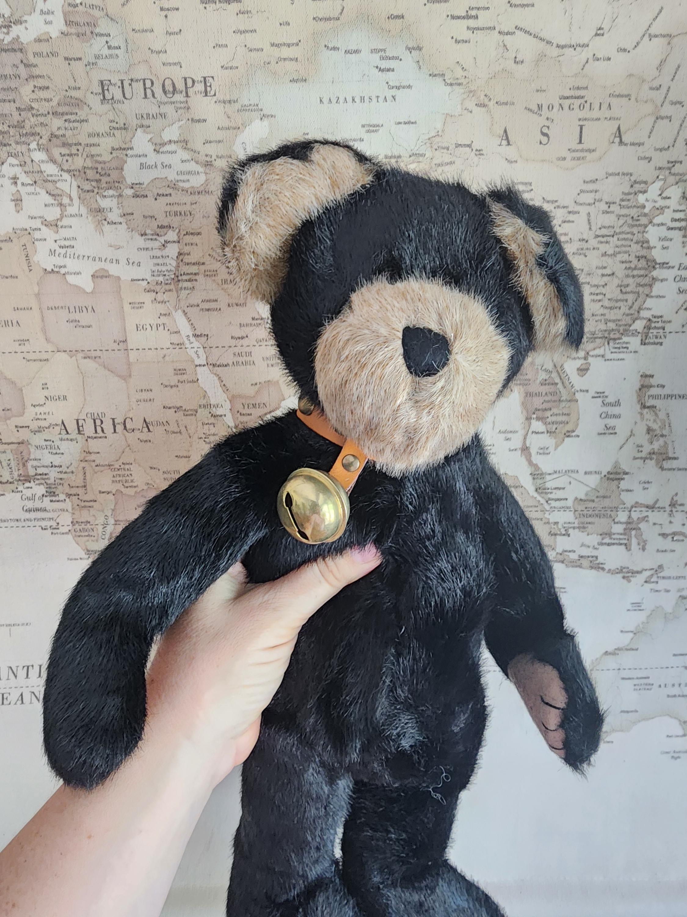 Ours Ancien, Chat Peluche De L'artiste BURLINGTON