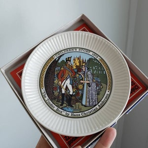 Children's Story The Tinder Box by Hans Christian Andersen Wedgwood Plate with Box, 1972 image 1