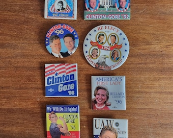 Przypinki z kampanii prezydenckiej z 1992 i 1996 roku – Clinton i Gore