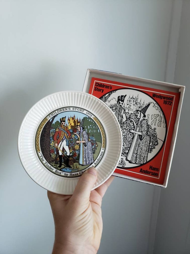 Children's Story The Tinder Box by Hans Christian Andersen Wedgwood Plate with Box, 1972 image 3