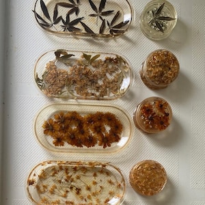 Aesthetic Wildflower/Nature Resin Grinders and Trays