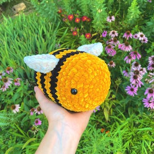 Crochet Jumbo Bumble Bee, Amigurumi, Crochet Toy, Plushie, Bumble Bee, Handmade
