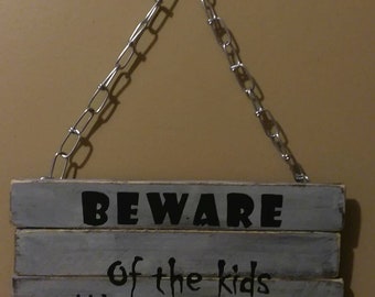 Panneau En Bois Personnalisé "Beware Of Kids" – Style Vintage Usé – Décoration Maison