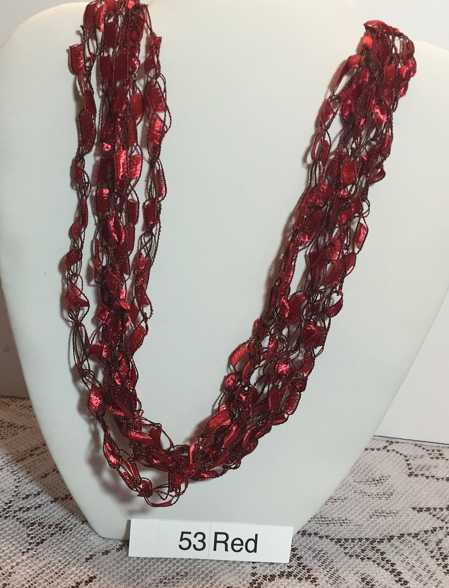 Collier Fait Main Crochet échelle - Paillettes, Ruban, Fil Doré - Longueur 18 Pouces (46-50 Cm)