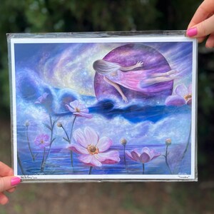 Sonho de voar em ondas do oceano, impressões de PINTURAS A ÓLEO, colar, cartão comemorativo ~ Arte em estilo fantasia, roxo, amarelo, mágico ~ Por Noelle Perry