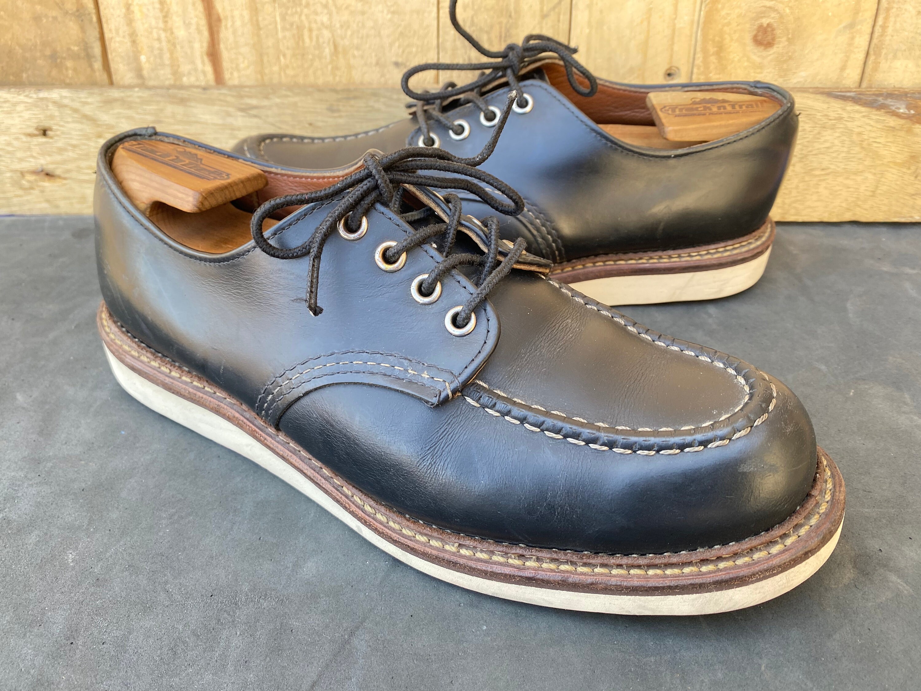 Red Wing Heritage Style 8106 Classic Oxford in Black Chrome 