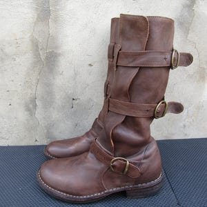 Fiorentini + Baker bruine Eternity-laarzen met halfhoge kuiten, leren gesp, maat 36 | VS 6