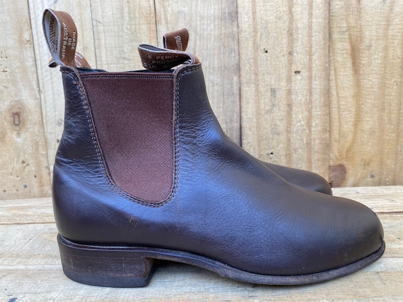 RM Williams Boots Online  Yearling Black Leather Chelsea Boots