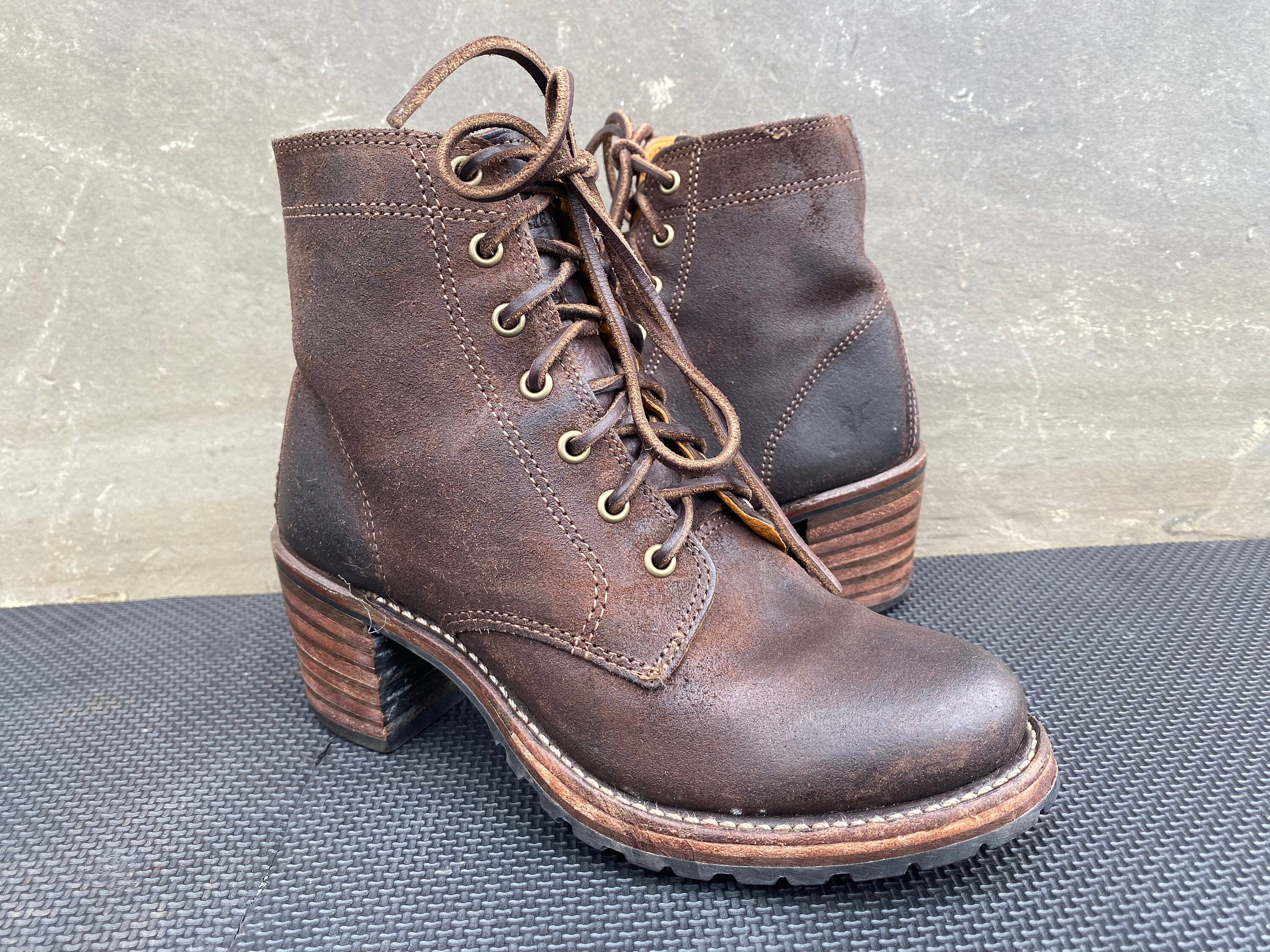 Frye Womens Sabrina Brown Boots Waxed Suede Leather Made in USA Size 6 M