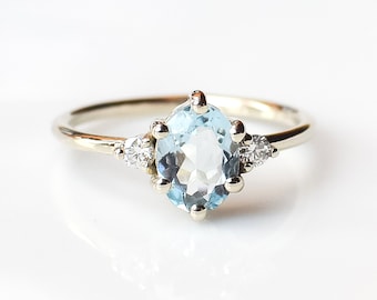 14k GOLD AQUAMARINE & DIAMONDS Ring, Solid Gold Ring, Oval Shaped Trilogy Ring  Vintage, All Sizes, Engagement ring, White gold aquamarine