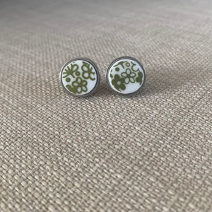 Corelle Spring Bloom Blossom Crazy Daisy Small Stud Earrings