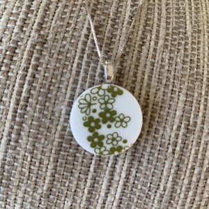 Vintage Corelle Spring Bloom Blossom Crazy Daisy Large Pendant Necklace