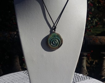 Collier spirale en céramique