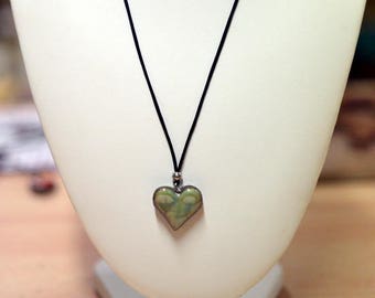 Collier Cœur vert nacré en céramique