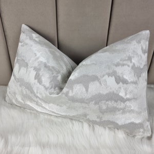 Copricuscino decorativo glamour di lusso da 12"x20" New Home Nimbus Fabric Copricuscino lombare di lusso grigio argento
