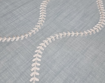 Tela John Lewis Chattis azul empolvado, adecuada para cojines Tapicería para decoración del hogar Diseño Ogee