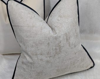 Funda de cojín de chenilla negra con ribete texturizado, decoración moderna para el hogar, para silla, sofá y cama. Funda de almohada de diseño hecha a mano en color crema y beige natural.