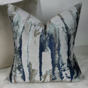 Fodera per cuscino Harlequin Takara Indigo Denim Abstract Modern Ink Splash, realizzata a mano, per decorazione domestica (SOLO FODERA).