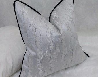 Coussin Cylindre Gris Moderne – 16 X 6 Pouces – Plumes Et Polyester – Luxe