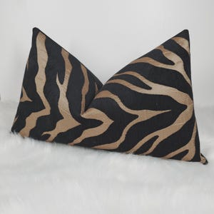 12 &quot;x 20&quot; (30 x 50 cm) Tierdruck Kissenbezug Porter & Stone LIMPOPO Schwarz Bronze Tiger Print Kissenbezug Rechteck Lendenkissen