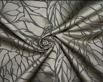 Tela para muebles con diseño de hojas en relieve Flint, Ashley Wilde Whinny - Preciosa tapicería y cortinas. Se vende por metro.