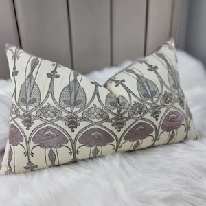 Funda de cojín Art Deco de Mackintosh Belle Epoque Rose PEARL / LILAC Funda de almohada lumbar Charles Rennie Art Nouveau Estilo escocés de los años 20