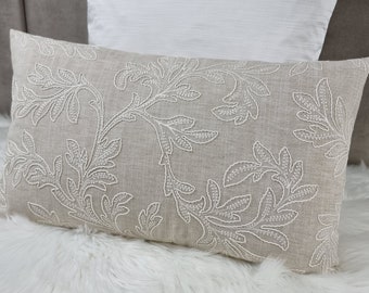 Funda de cojín campestre ACANTHUS de 30 x 50 cm, bordada, estilo vintage, de John Lewis, hecha a mano, color beige natural.