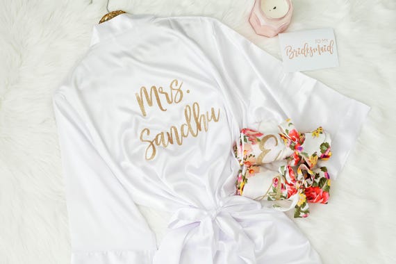 Bride Robe, Bridal Robe, Monogramed Bride Robe, Getting Ready Bridesmaids Robe, Honeymoon White Silky Satin Robe, Wedding Day Robe