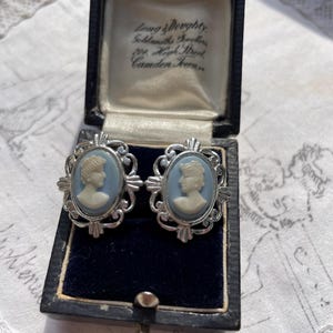 Vintage 1960’s Blue Cameo Lady Ornate Small Clip On Silver Tone Earrings