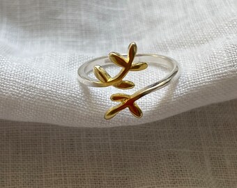 Anillo ajustable de plata de ley 925, pintado en oro de 18 kilates, ajustable con forma de hoja. Lindo anillo ajustable minimalista.