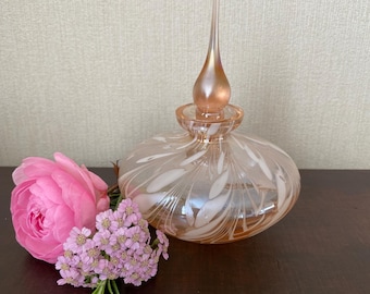 Frasco de perfume rosa vintage