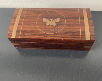 Vintage houten kist met messing inlegwerk