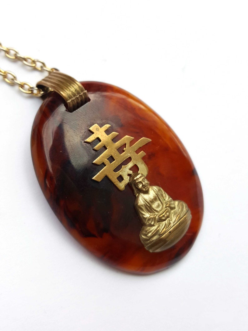 1950s bakelite pendant necklace with Asian theme root beer bakelite buddha necklace vintage