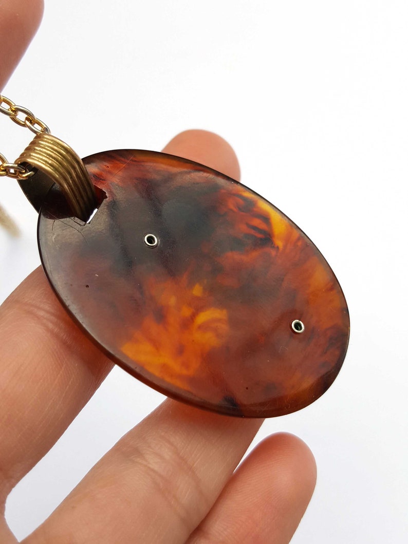 1950s bakelite pendant necklace with Asian theme root beer bakelite buddha necklace vintage