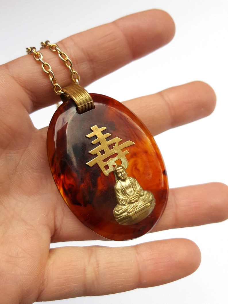 1950s bakelite pendant necklace with Asian theme root beer bakelite buddha necklace vintage