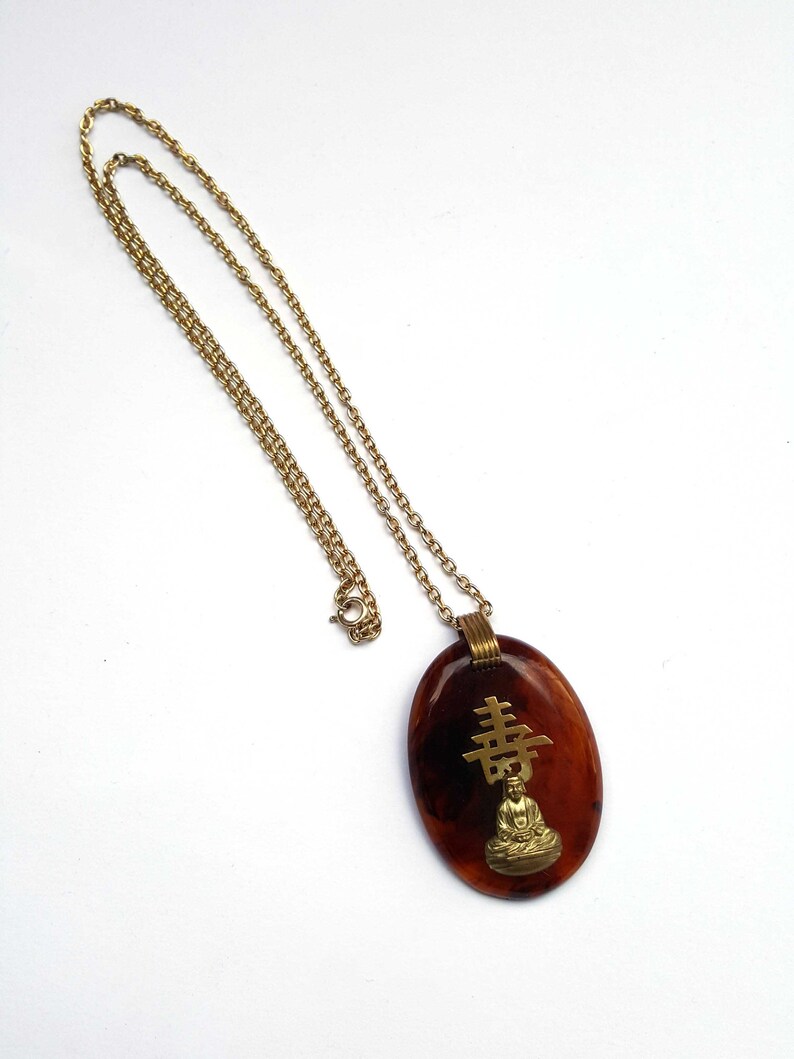 1950s bakelite pendant necklace with Asian theme root beer bakelite buddha necklace vintage