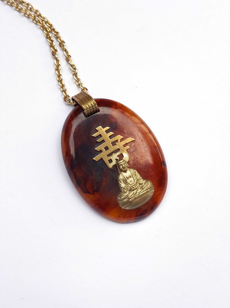 1950s bakelite pendant necklace with Asian theme root beer bakelite buddha necklace vintage