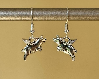 NUEVOS pendientes de cerditos voladores plateados: un regalo de joyería original.