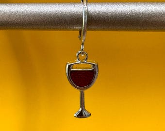 NUEVO: Pendiente individual con forma de copa de vino tinto / Copa de vino plateada / Joyería para bebidas / Pendiente para él