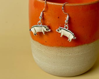Nuevos pendientes de cerditos de plata: un regalo de joyería original para granjeros.
