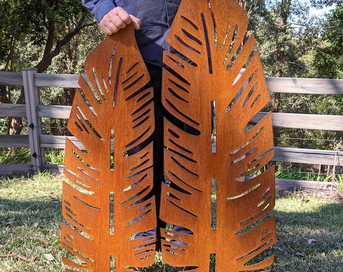 Metal leaf garden art privacy screen made from Corten steel 39 x 118cm great property feature and home decor idea. Great unique gift idea